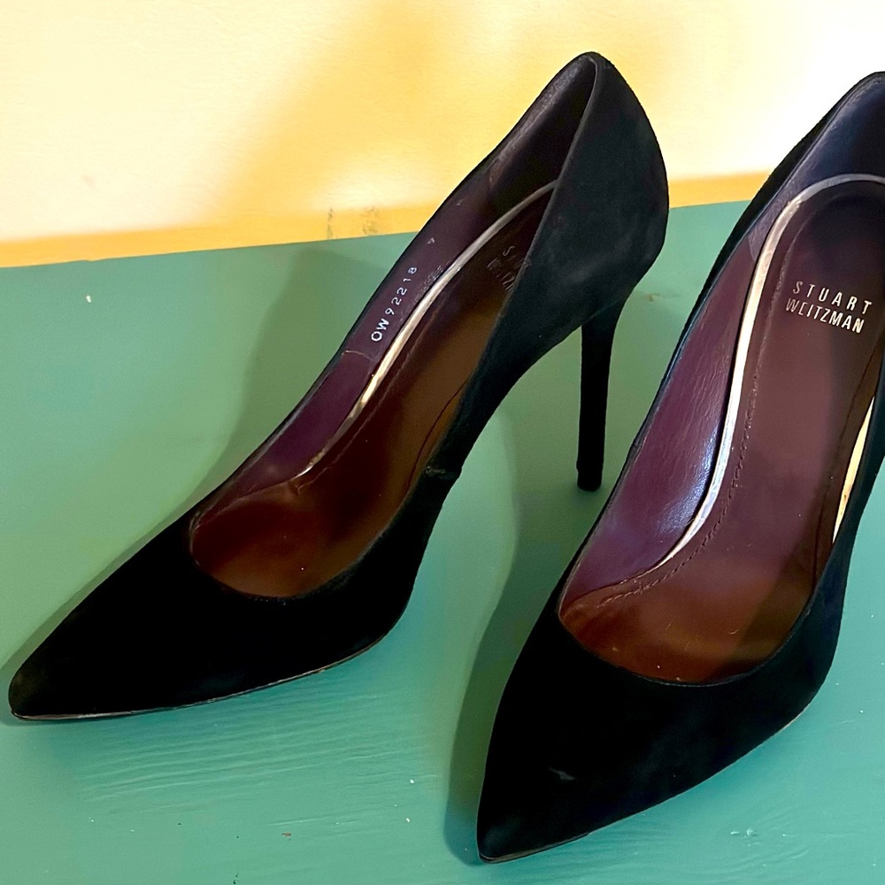 Classic black suede pumps 9M. Made in Spain from my personal shoe closet.